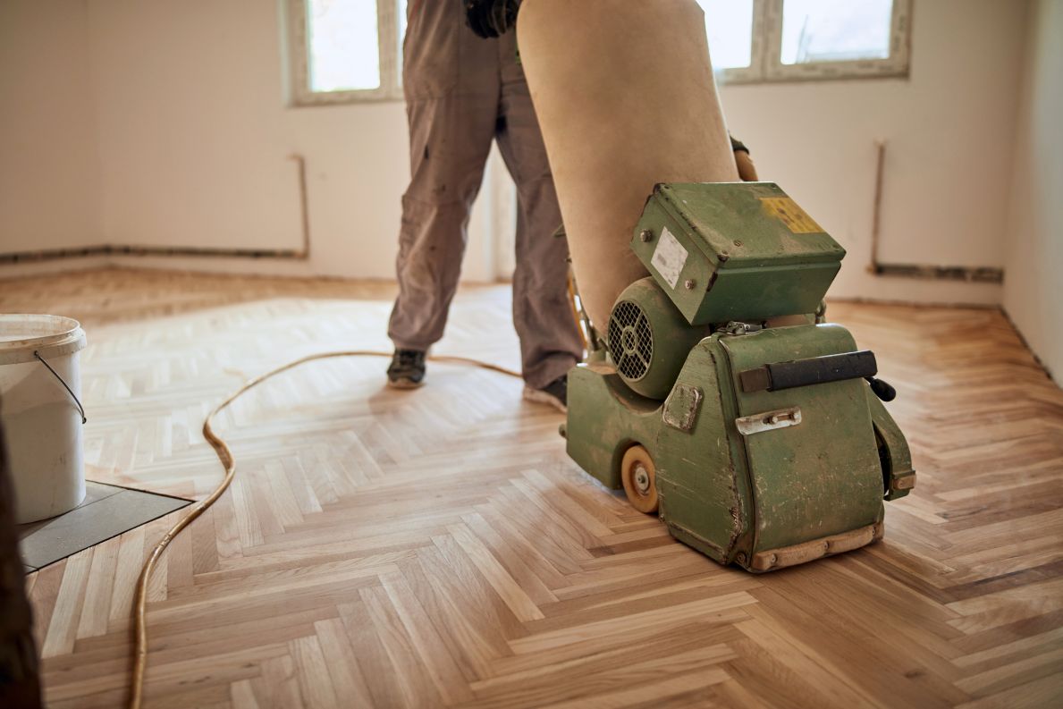 Sablage et Vernissage de Plancher | Prix et conseils 2026